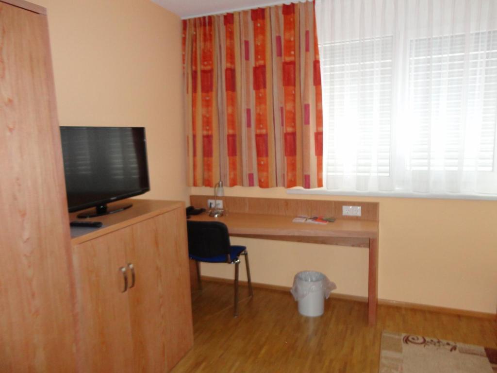 Hotel Cafe Lorenz Hohenems Habitación foto